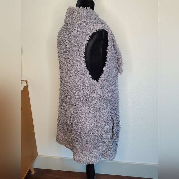 Coffee Shop Sherpa Vest - Picture 6 of 15